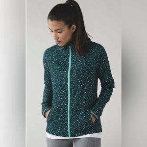 Lululemon Womens full zip hooded jacket size 4 like new athletic outdoor green